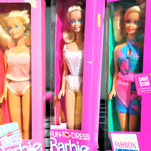 Fun to Dress & Fashion Play 3 Barbie Bundle - Picture 1 of 11